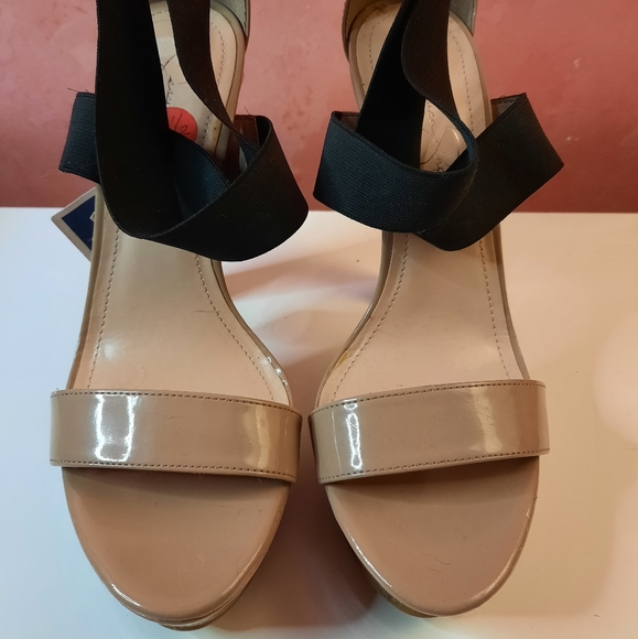 Jessica Simpson Nude Patent Sandal - Picture 5 of 7